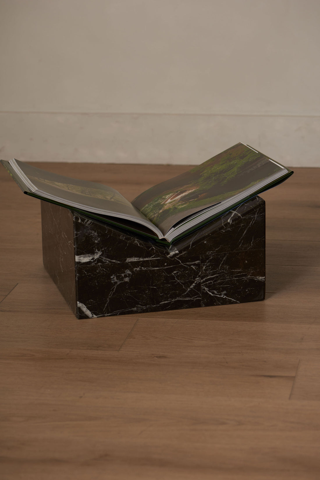 Bowtie Bookstand - Black