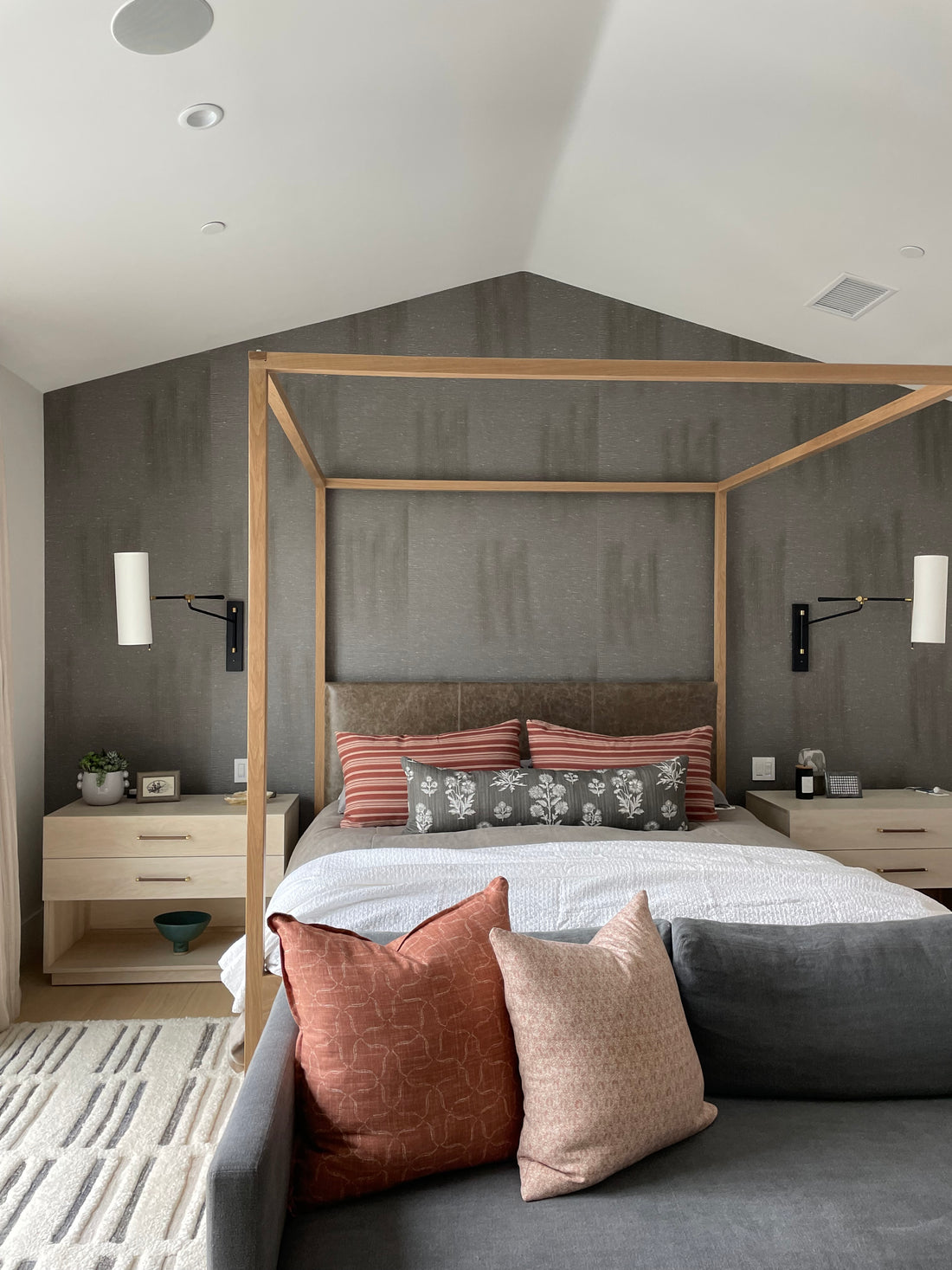 Merag Nightstand