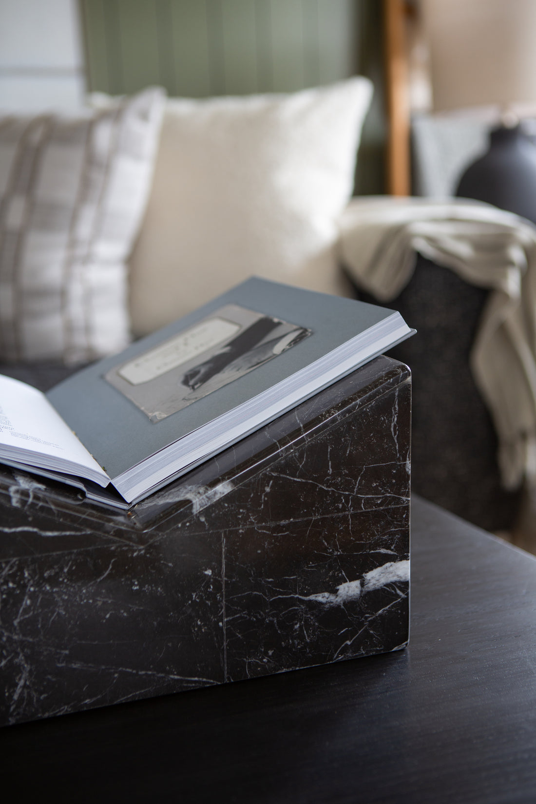 Bowtie Bookstand - Black